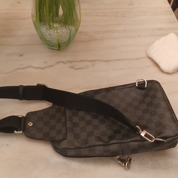 Louis Vuitton crossover bag are bum bag - Picture 9 of 12